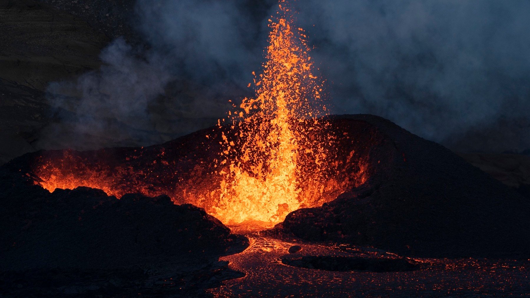 Volcán en erupción.