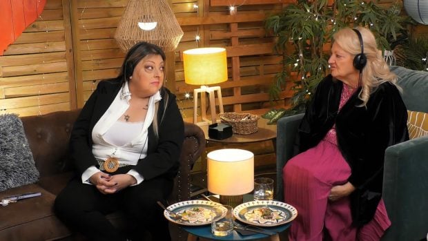 Isabel y Margarita, madre y abuela de Naiara, en First Dates. (Mediaset)