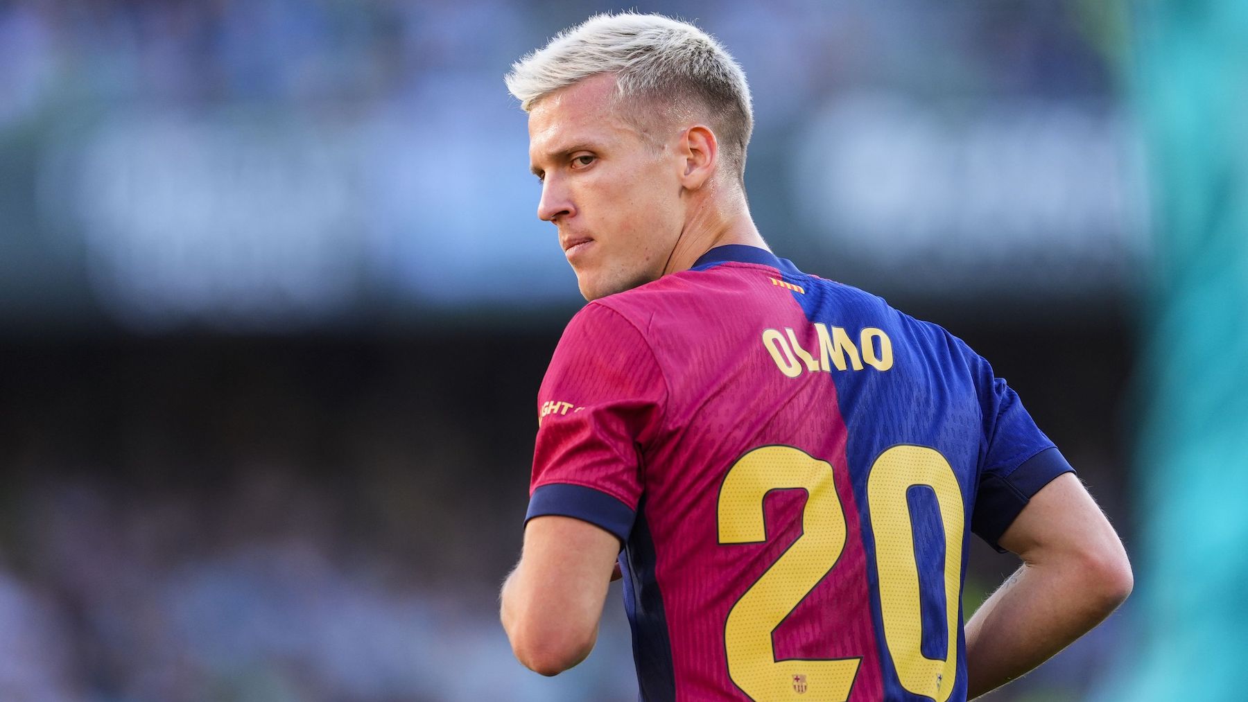 Dani Olmo, con el Barcelona en un partido ante el Betis. (EP)