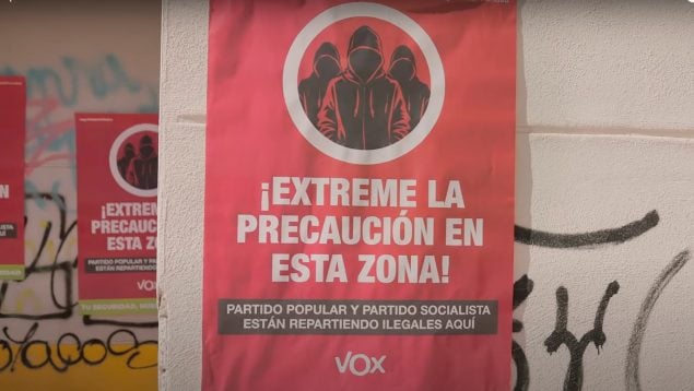 La Fiscalía investiga unos carteles de Vox en Granada: «¡Precaución! PP y PSOE reparten ilegales aquí»