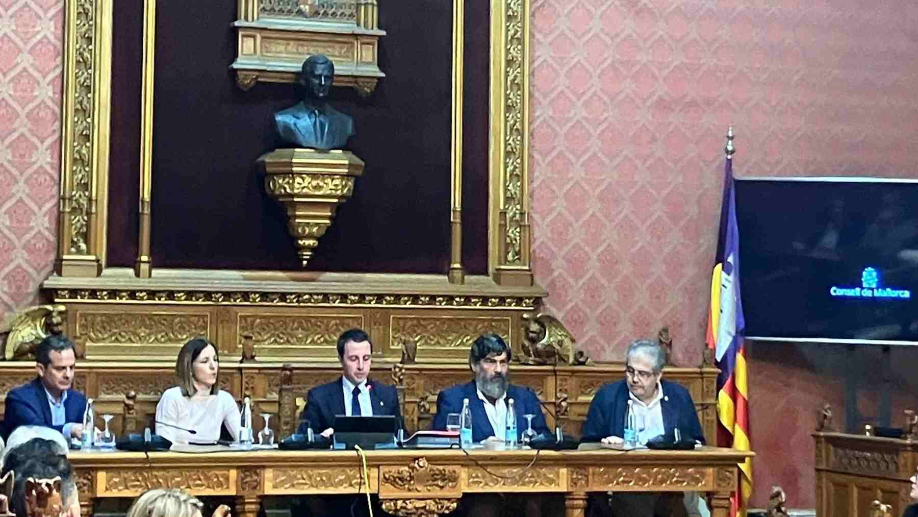 El presidente del Consell de Mallorca, Llorenç Galmés, en su intervención en el pleno.