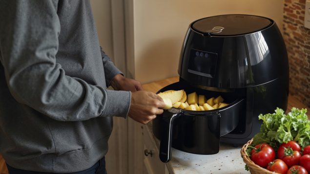 limpiar una freidora de aire, electrodoméstico, cocina