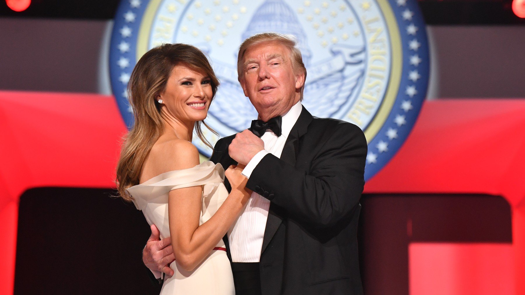 Melania y Donald Trump en uno de los bailes de la toma de posesión de 2017. (Foto: Getty Images)