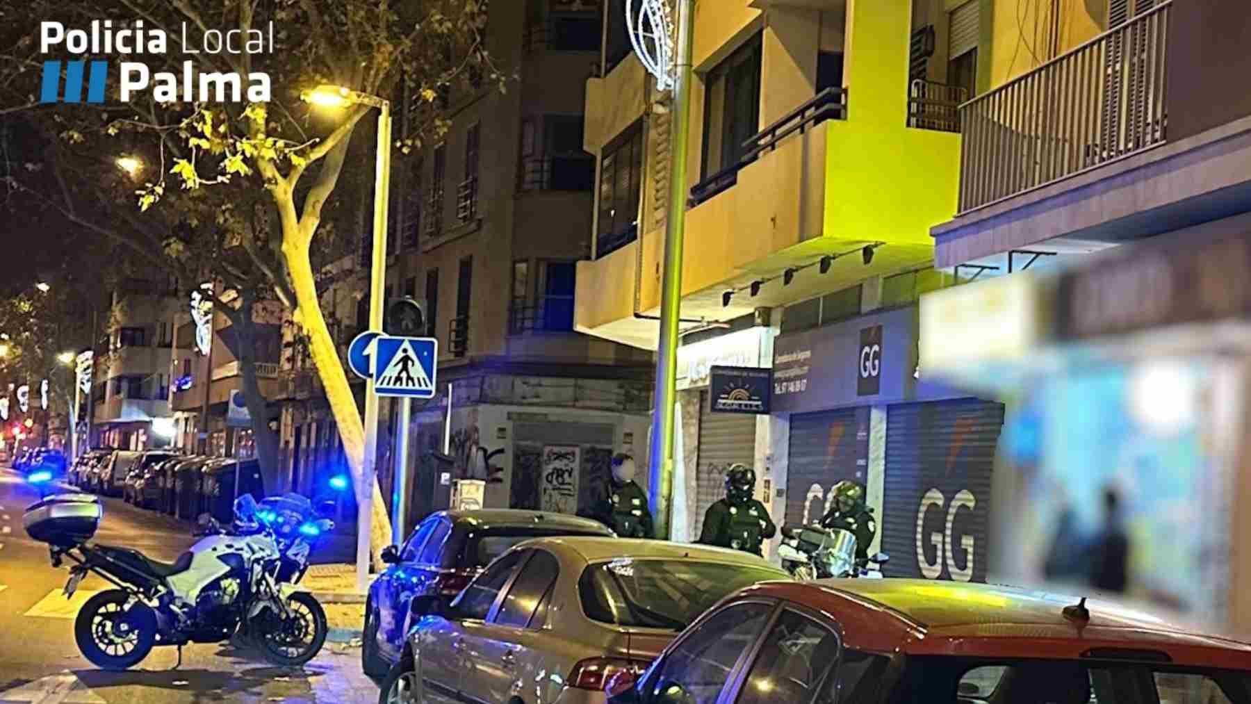 Uno de los establecimientos 24 horas inspeccionados por la Policía Local de Palma.