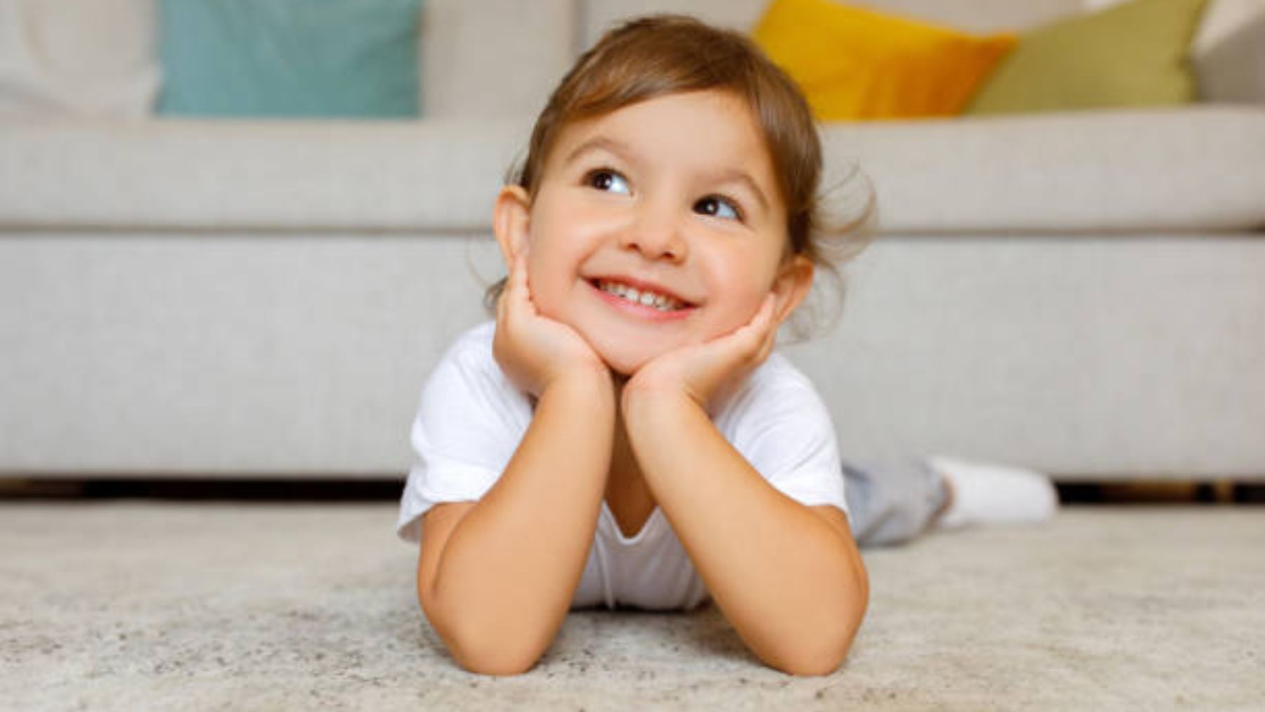 Niña sonriendo.