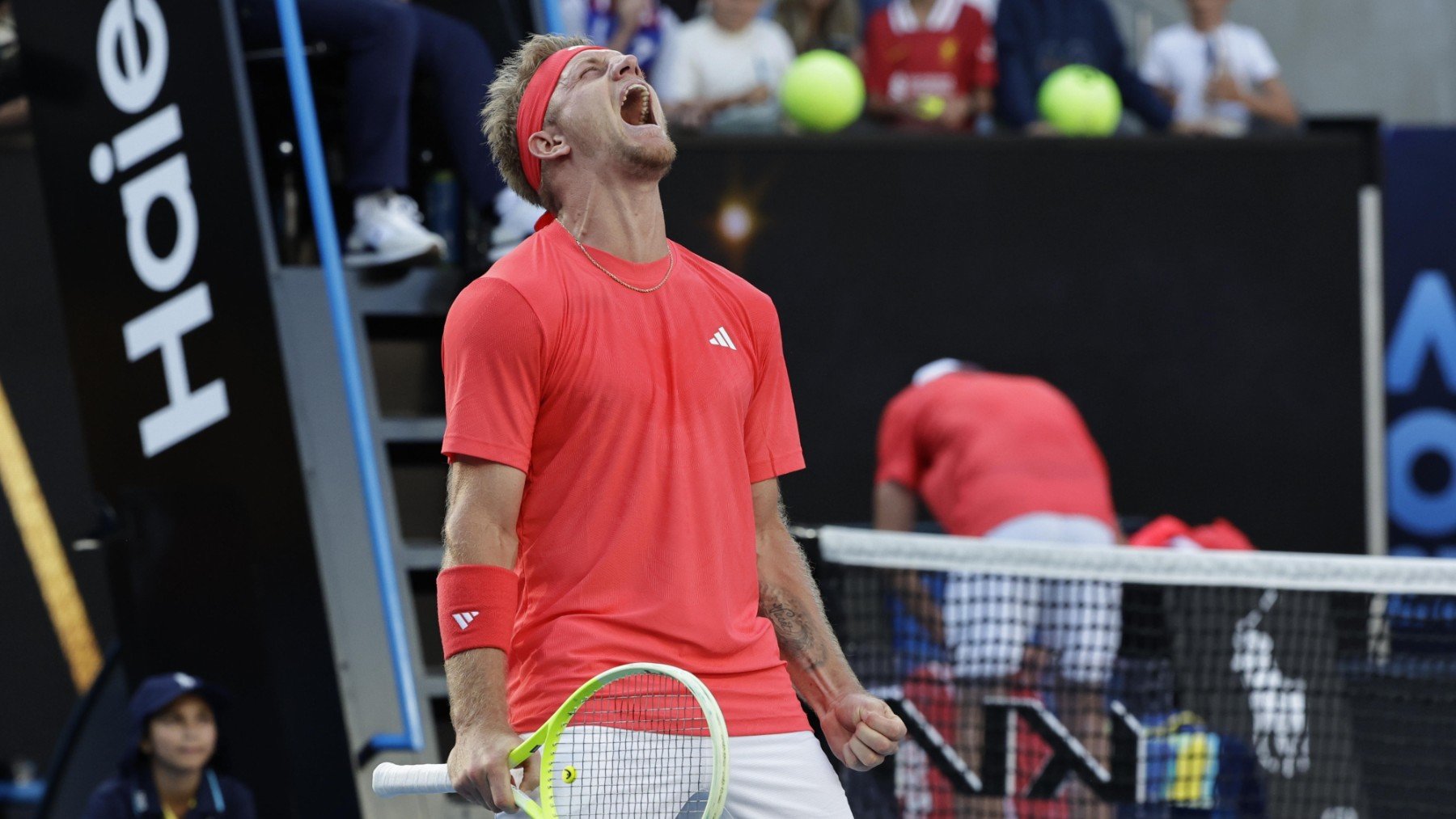 Davidovich celebra su victoria sobre Mensik. (EFE)