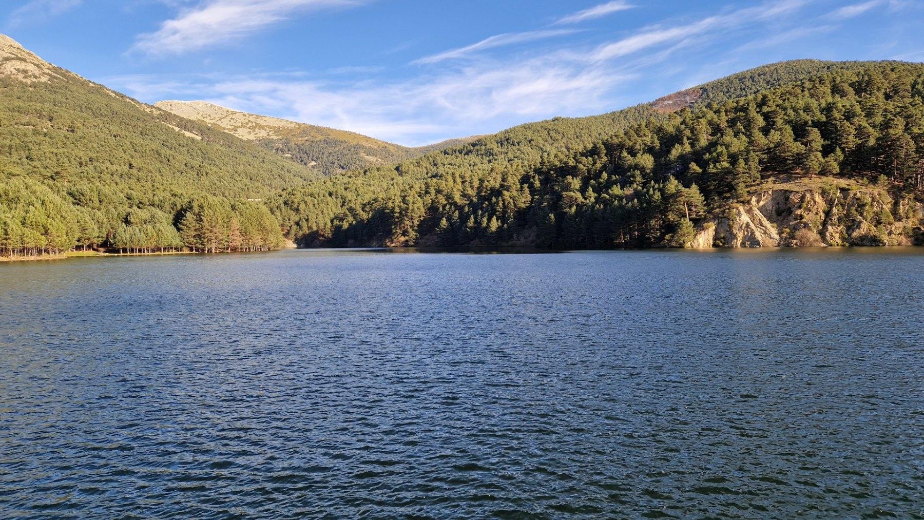 Vista del embalse de El Tej en El Espinar (Segovia)