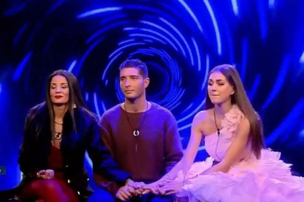 Ana Herminia, Álex Ghita y Maica en la sala de expulsión de 'GH DÚO 3'. (Mediaset)