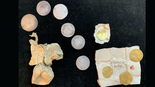 Monedas, tesoro, descubrimiento, arqueología