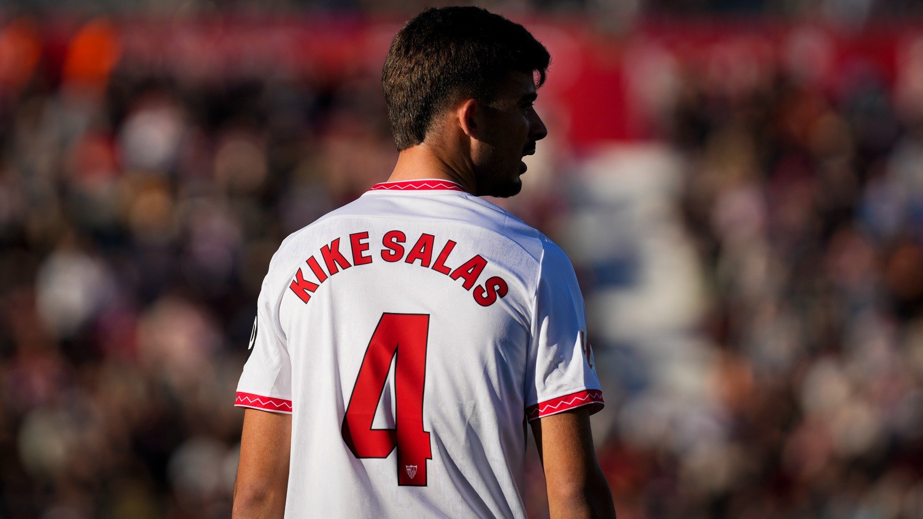 Kike Salas con el Sevilla en Gerona. (EFE)