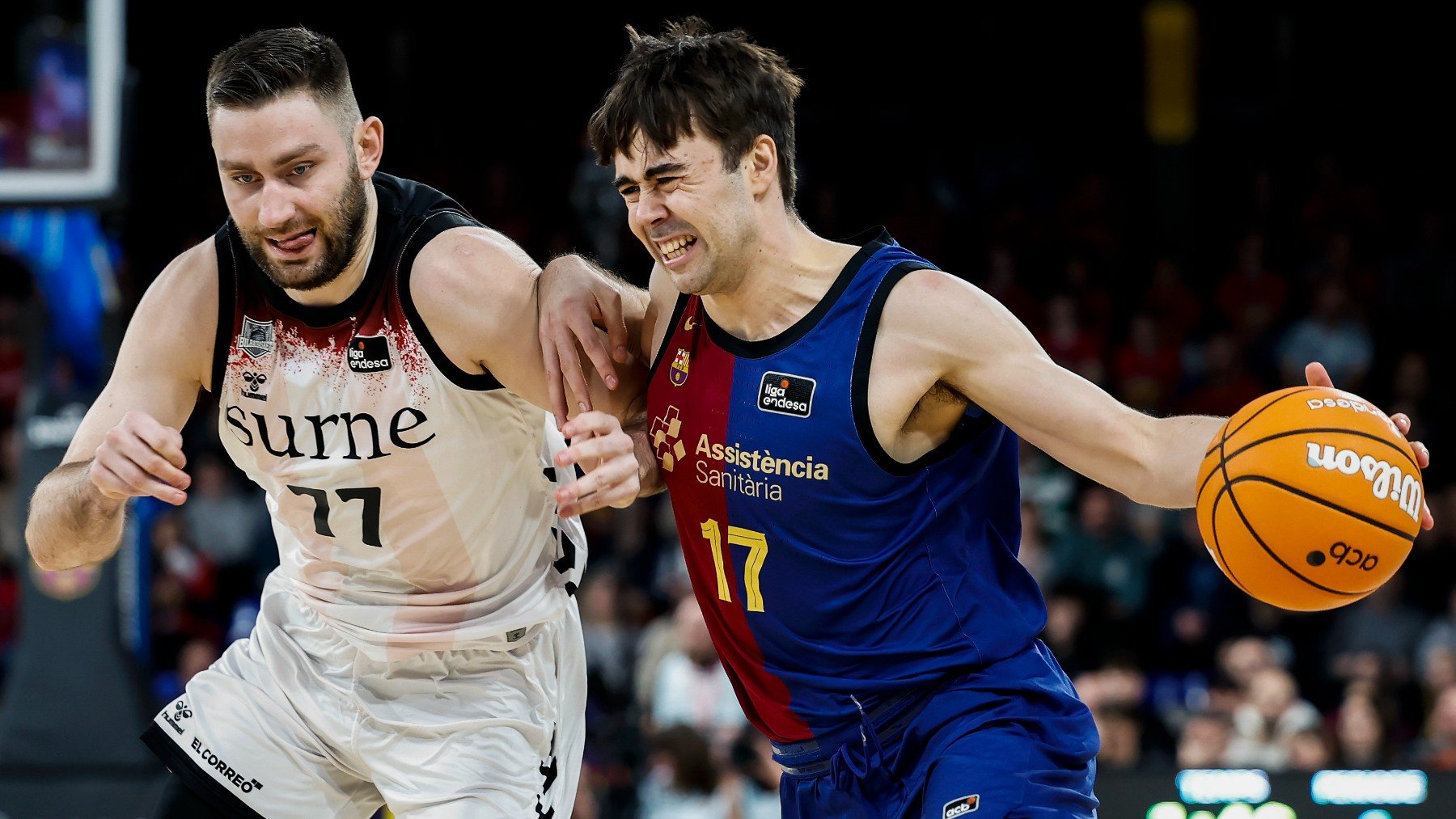 Juan Núñez, defendido por Kullamae durante el Barcelona-Bilbao Basket de Liga Endesa. (EFE)