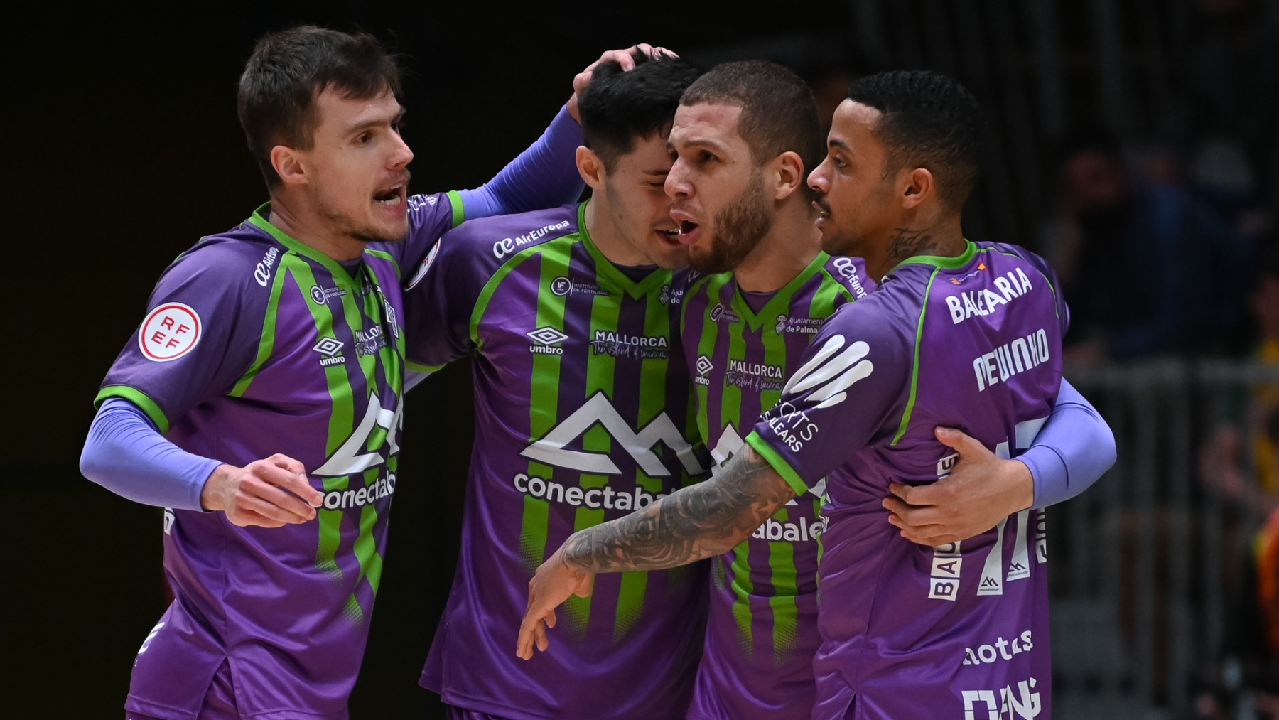 Los jugadores, celebrando la victoria.