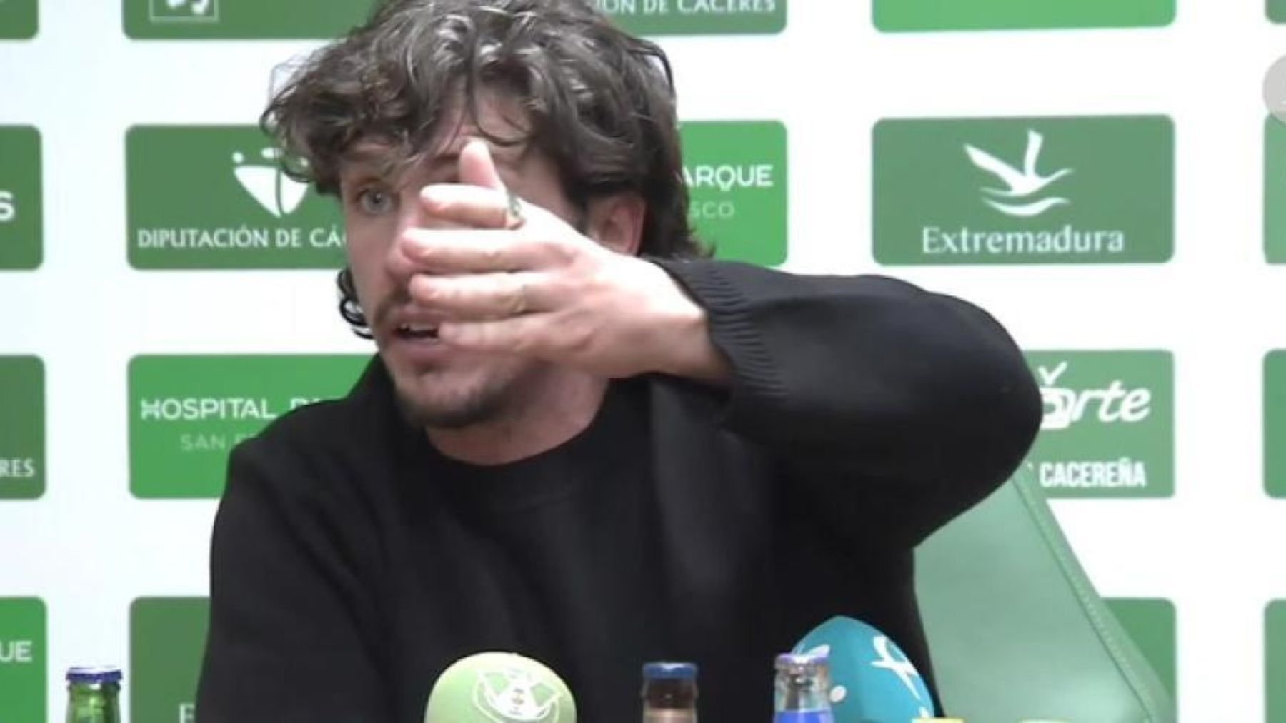 Javi Poves en sala de prensa.