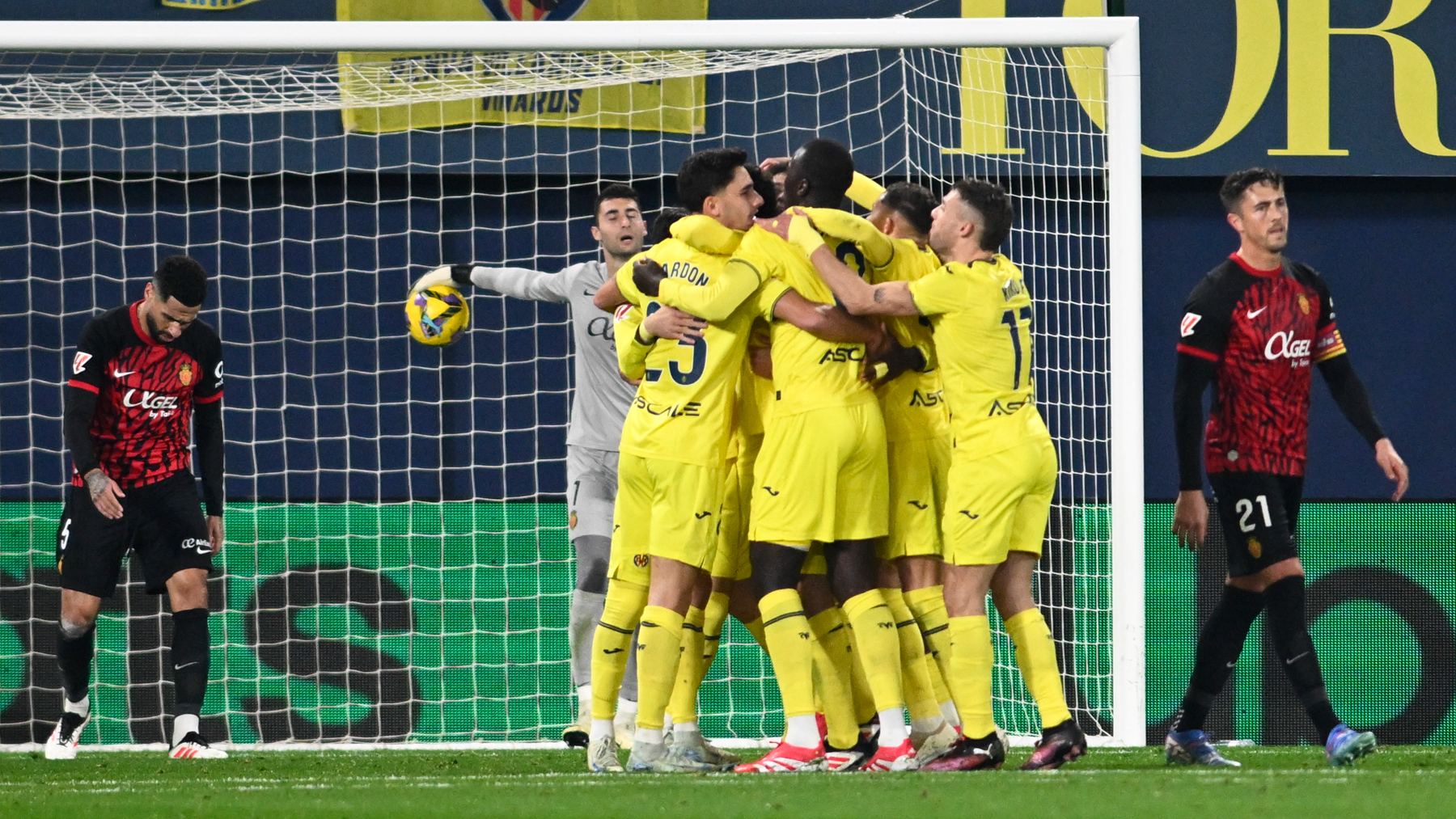 El Villarreal celebra uno de sus goles.