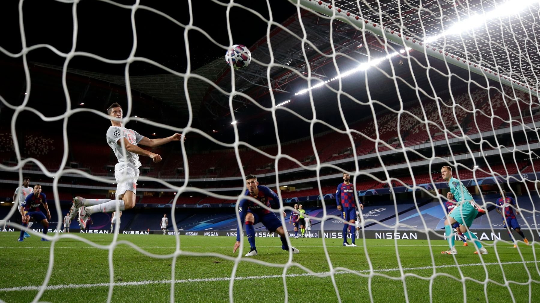 Uno de los goles del 2-8 del Bayern al Barcelona en Lisboa. (Getty)