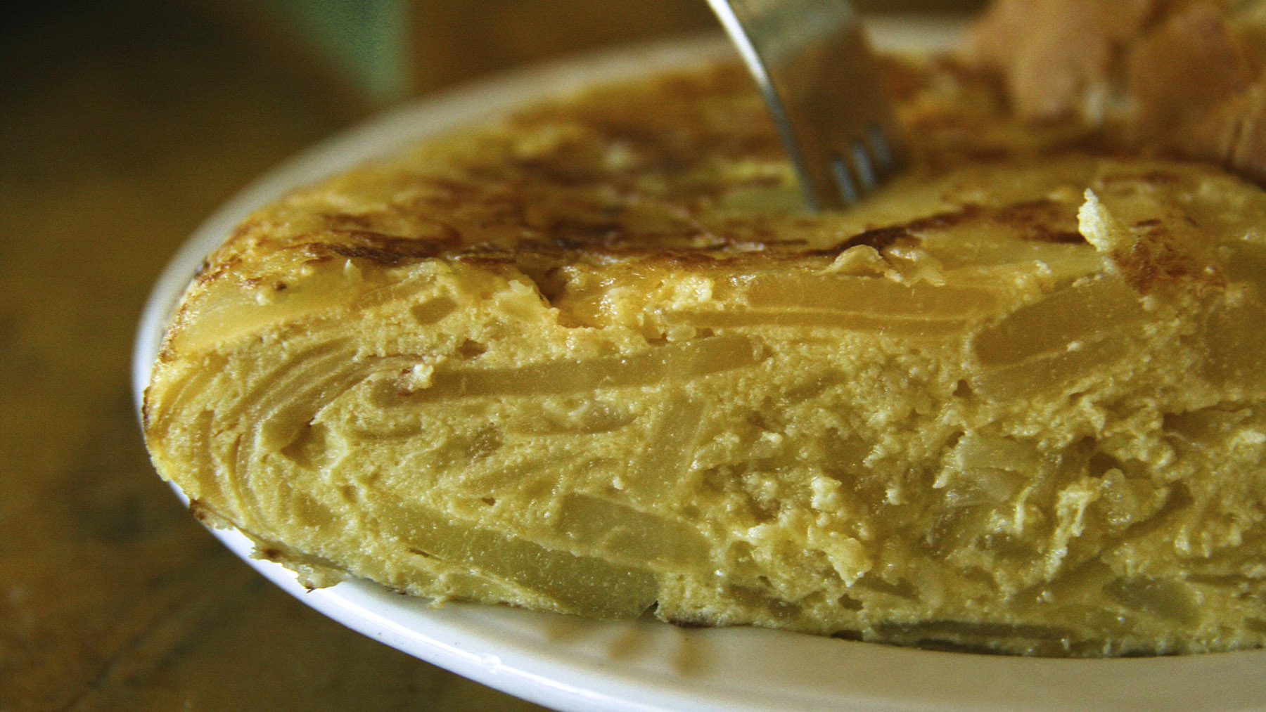 Tortilla de patatas. Foto: Tamorlan en Wikimedia Commons.