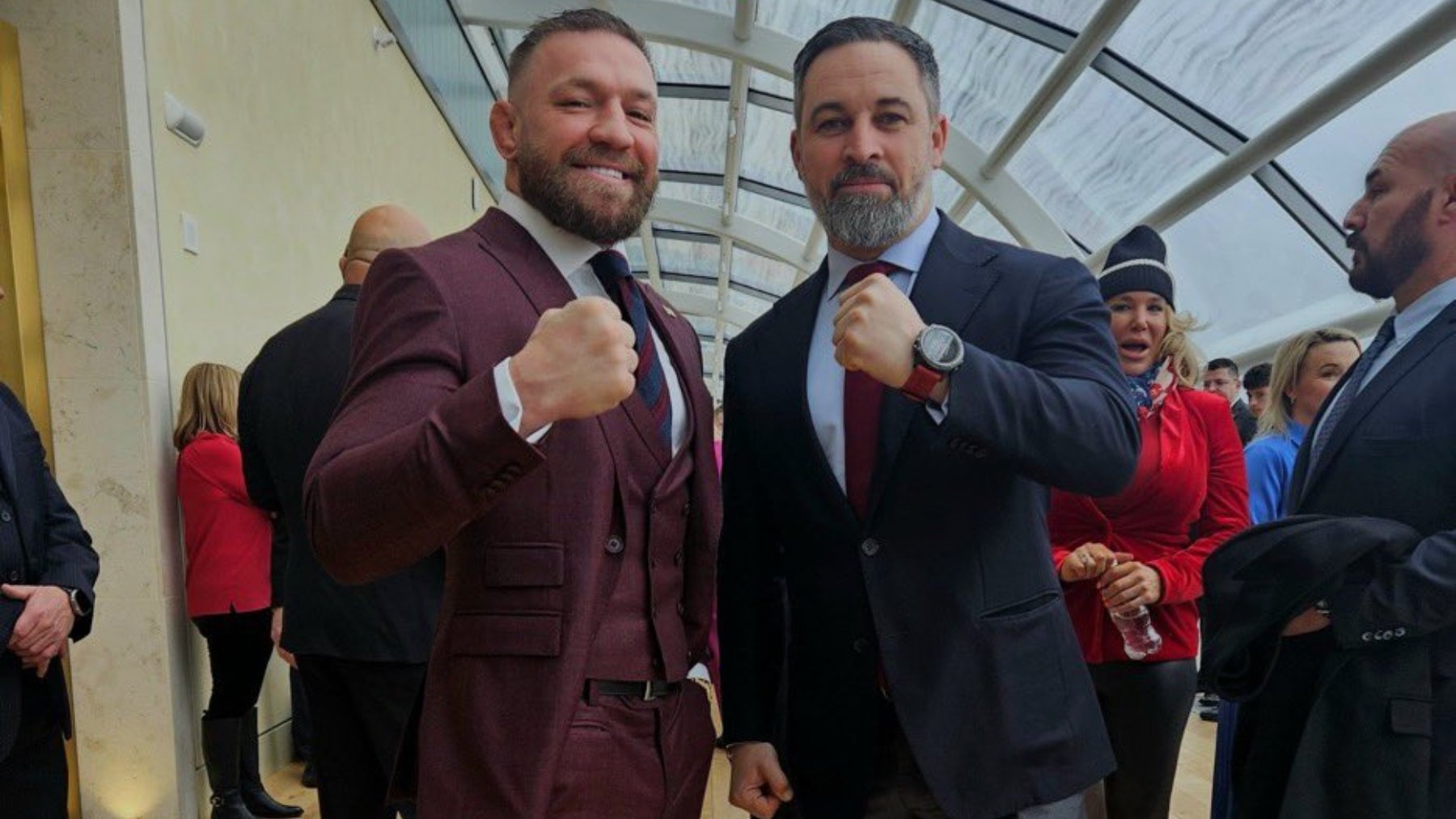 Santiago Abascal junto a Conor McGregor.