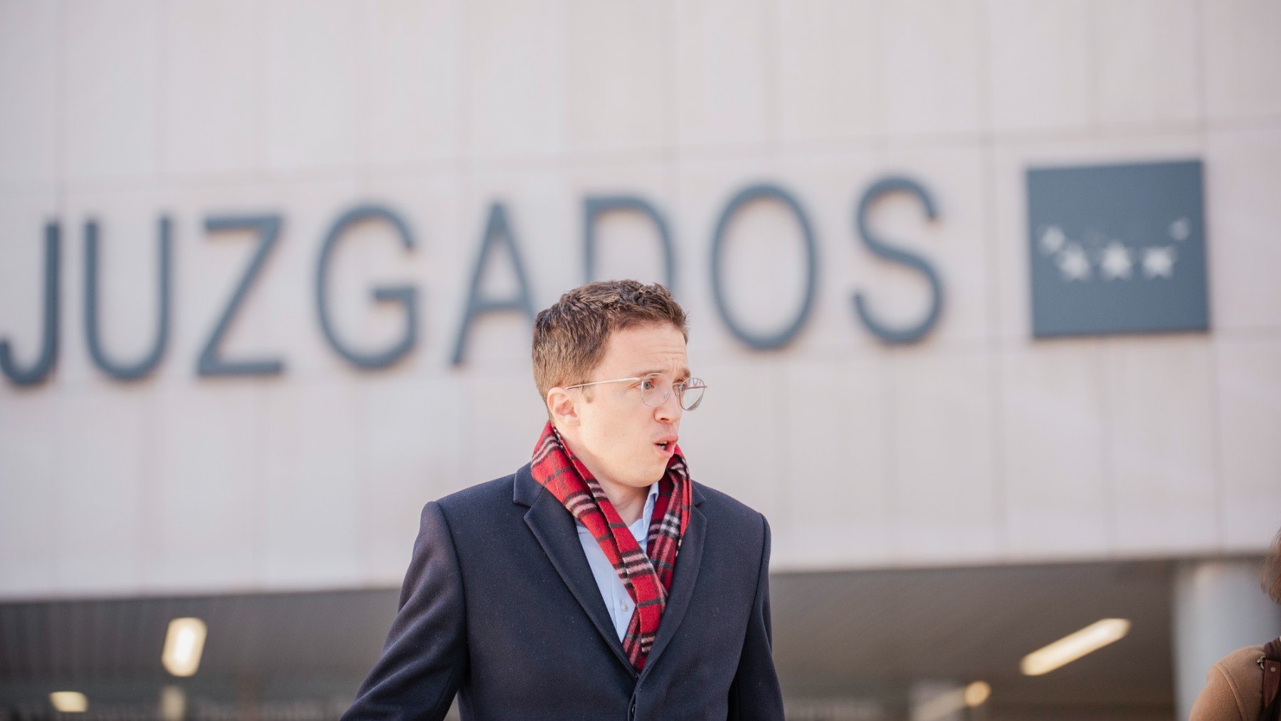 Errejón en la puerta de los juzgados. (EP)