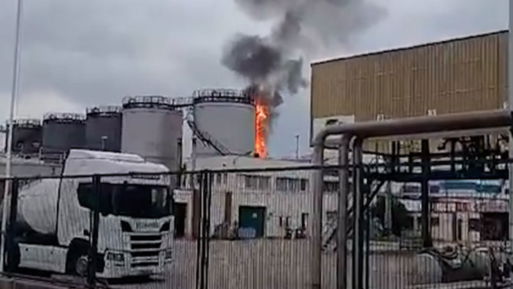 Imágenes de la explosión en el puerto de Barcelona.