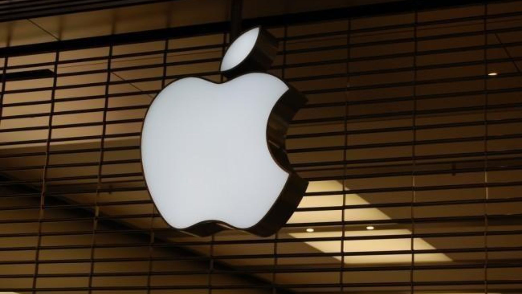 Apple registra un aumento del 7% en beneficios en 2024, pero enfrenta un desafío en China