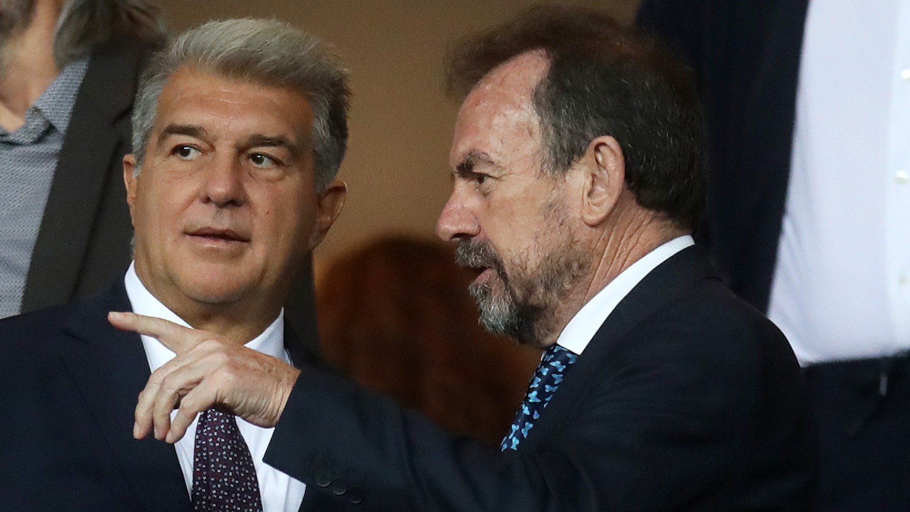 Ángel Torres junto a Laporta. (Getty)