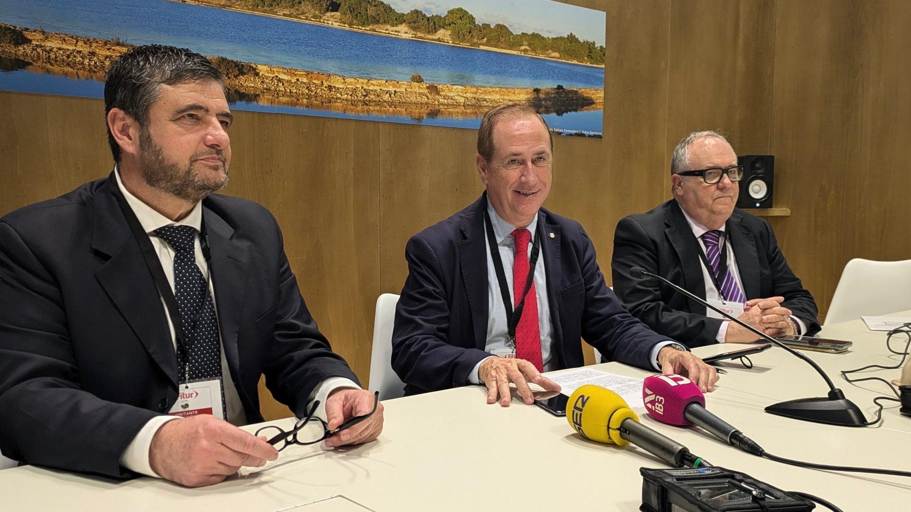 Kiko Villalonga, gerente de PortsIB; el conseller del Mar, Juan Manuel Lafuente; y Antoni Mercant, l director general de Puertos y Transporte Marítimo.