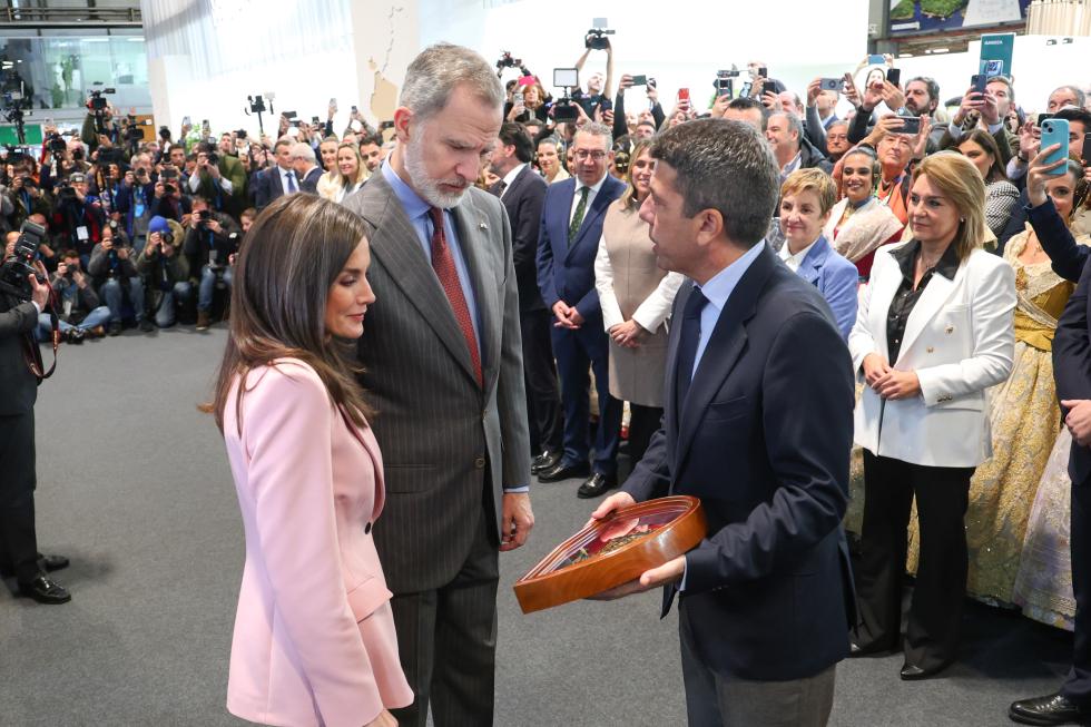 Mazón y los reyes en Fitur.