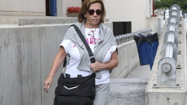 Mercedes Bernal llegando al hospital de Canarias visitando a su nieta