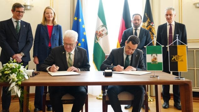 Moreno firma en Alemania un acuerdo para suministrar hidrógeno verde andaluz a Baden-Württemberg