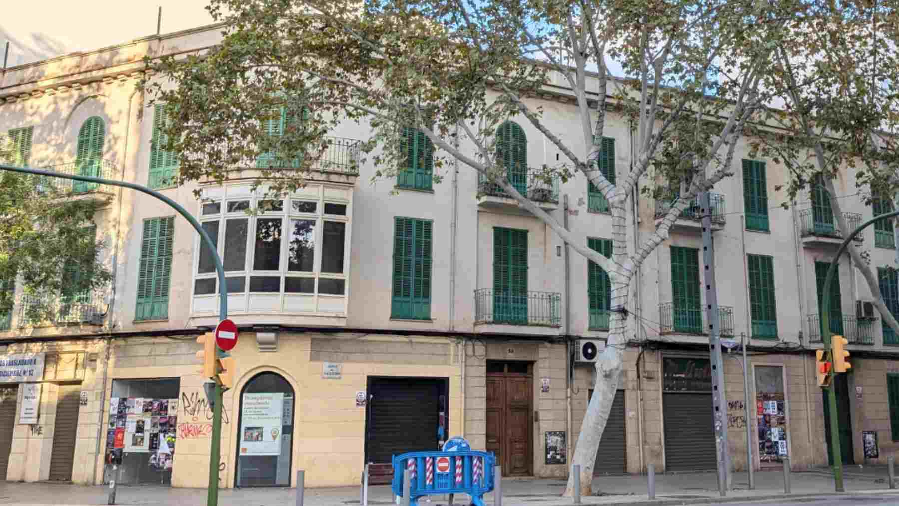 Imagen del edificio racionalista de la calle 31 de diciembre de Palma.