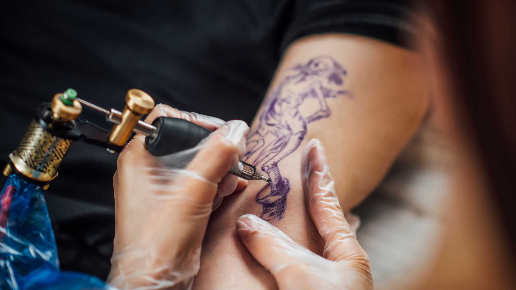 Malas noticias para los amantes de los tatuajes: este aviso de la OCU lo cambia todo