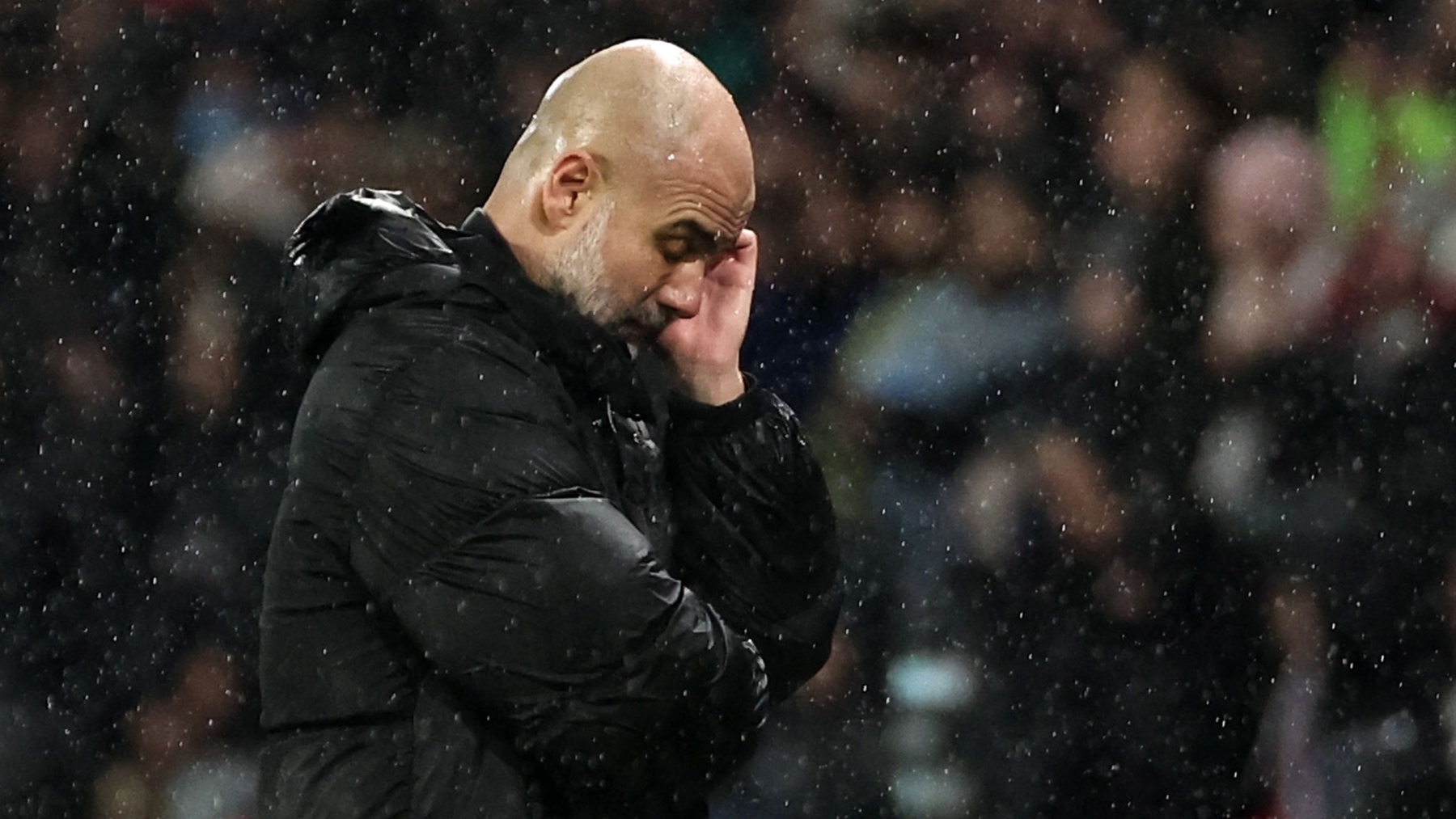 Pep Guardiola, durante la derrota del Manchester City en París. (EFE)