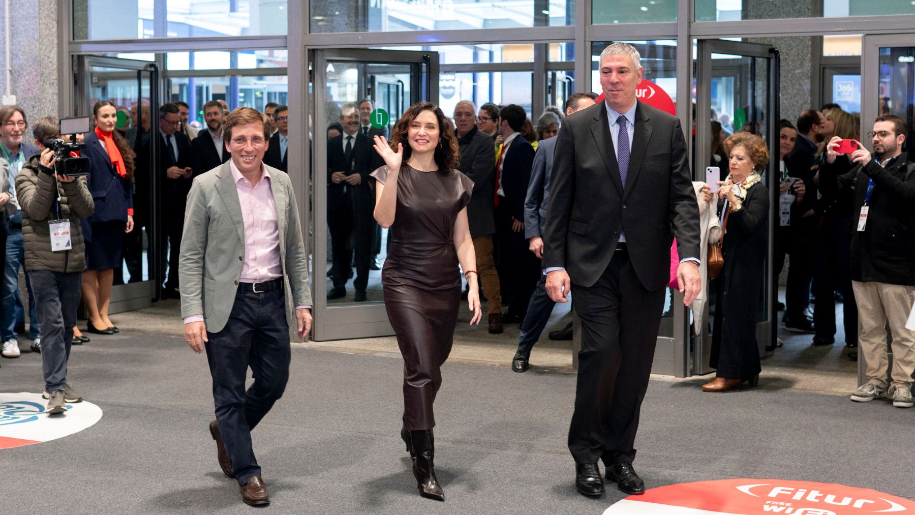 Isabel Díaz Ayuso y José Luis Martínez Almeida en Fitur. (Foto: EP)