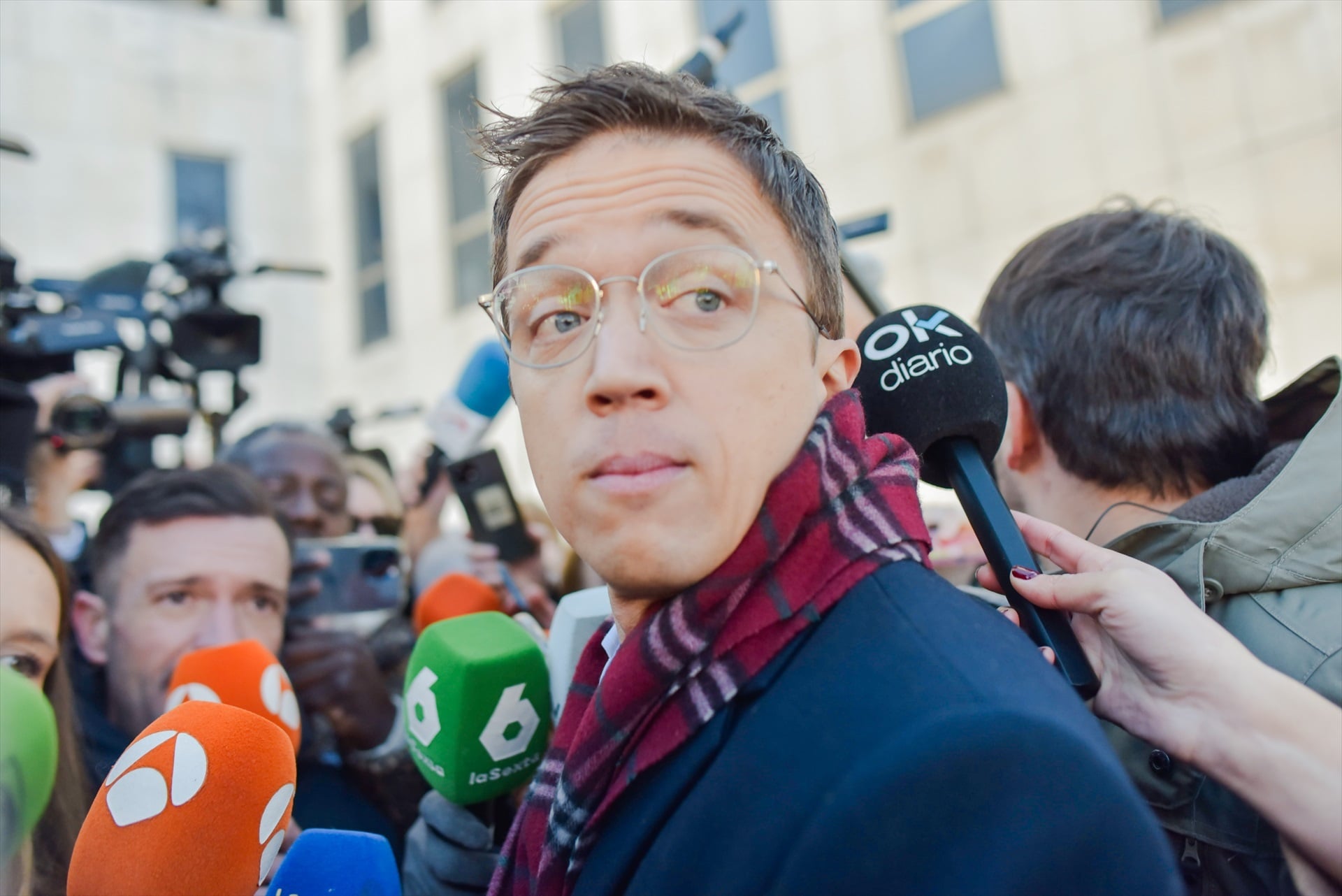 Íñigo Errejón, Elisa Mouliaá, Mediaset, Sumar, Telecinco, contratos