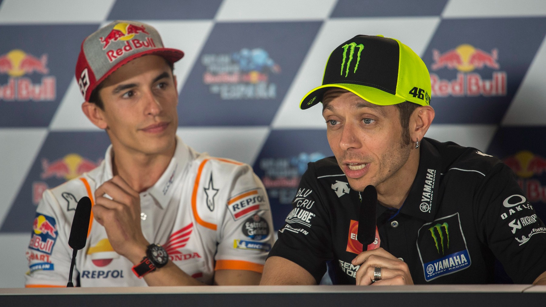 Marc Márquez y Valentino Rossi durante una rueda de prensa en Jerez 2019. (Getty)