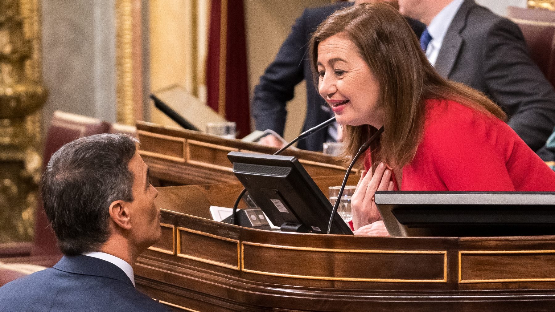 Armengol y Sánchez en el Congreso. (Foto: EP)