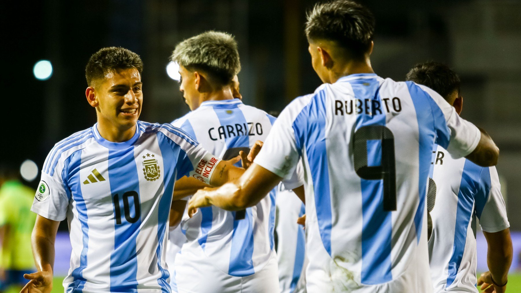 Argentina celebra un gol ante Brasil en el Campeonato Sudamericano sub-20- (EFE)