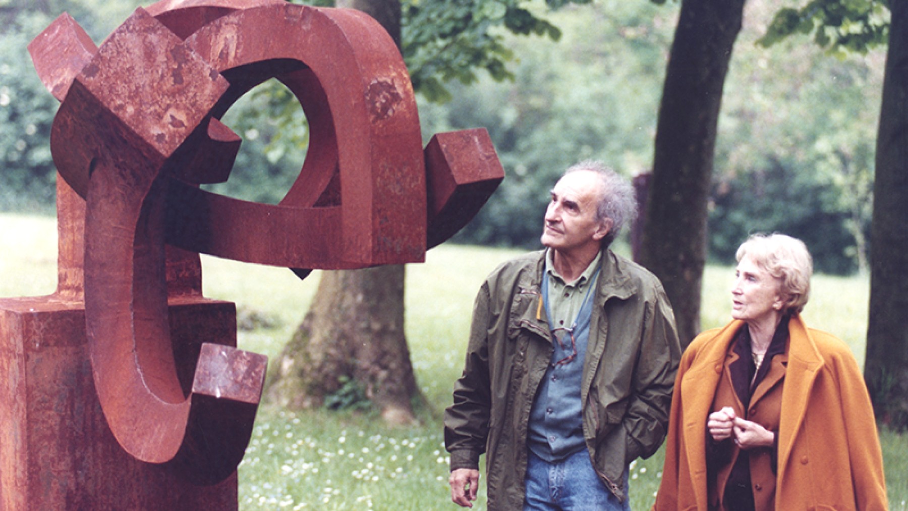 Eduardo Chillida y Pilar Belzunce en Chillida Leku. Foto: Archivo Eduardo Chillida