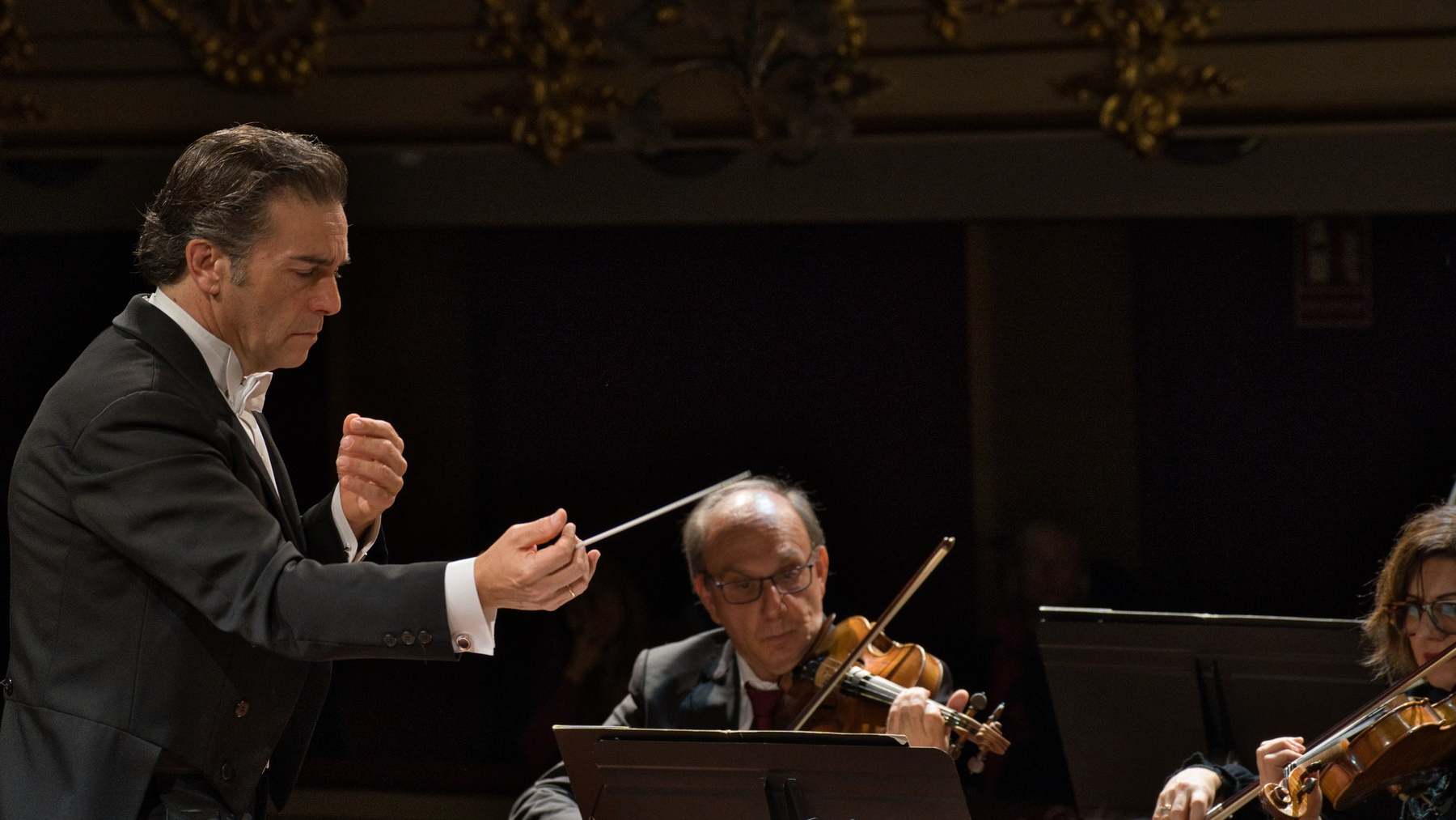 José María Moreno recreando ‘Requiem for the Living’ en el Principal. FACEBOOK OSIB