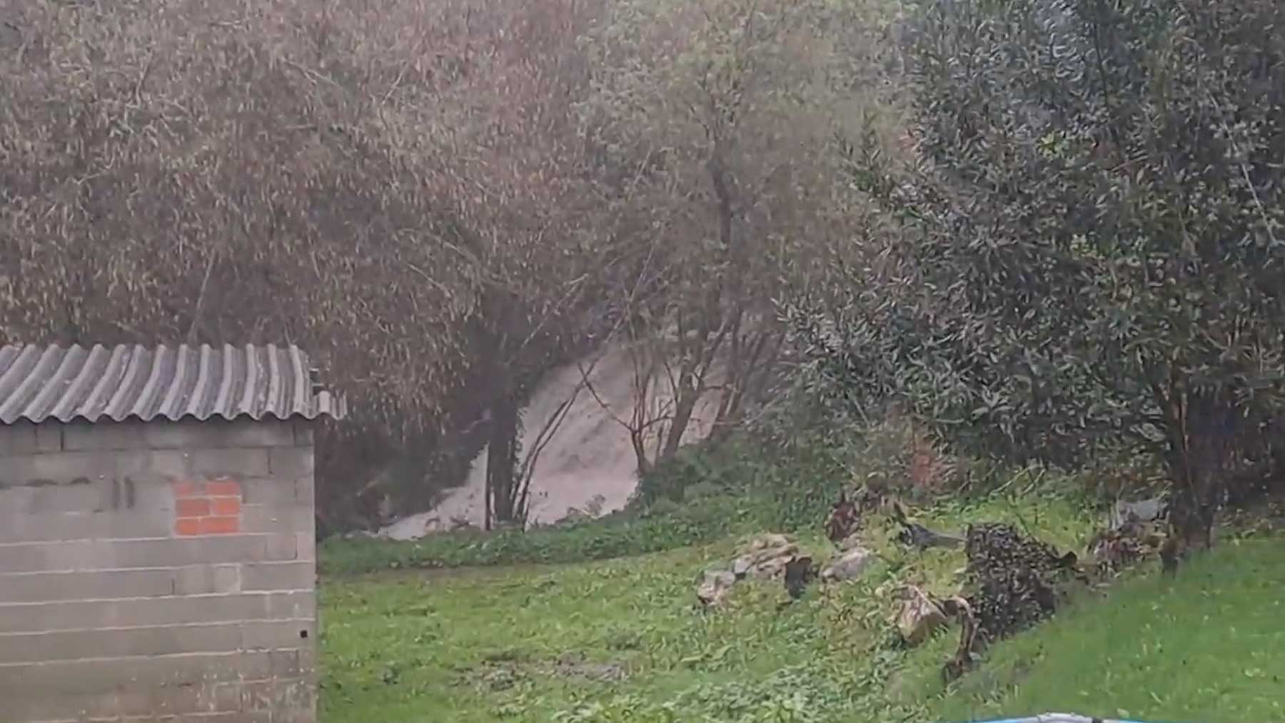 Imágenes de los primeros efectos de la borrasca Herminia en Galicia.