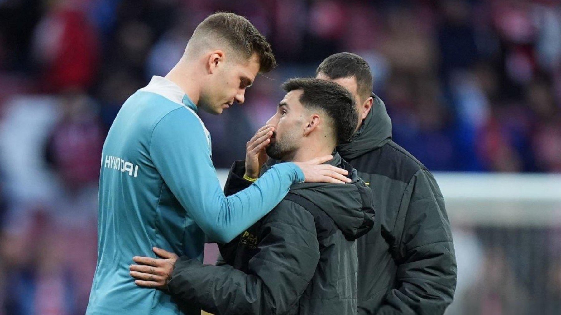 Álex Baena, el sábado, hablando con Sorloth.