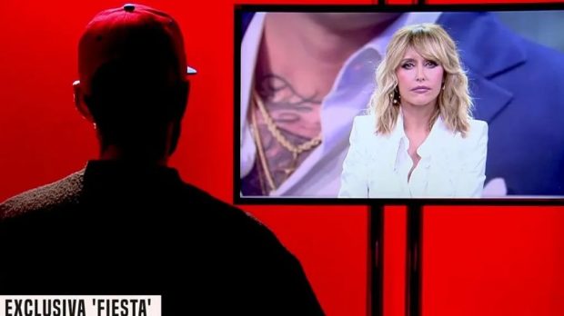 Un paparazzi asegura que Carlo Costanzia le agredió tirándole huevos (Mediaset).