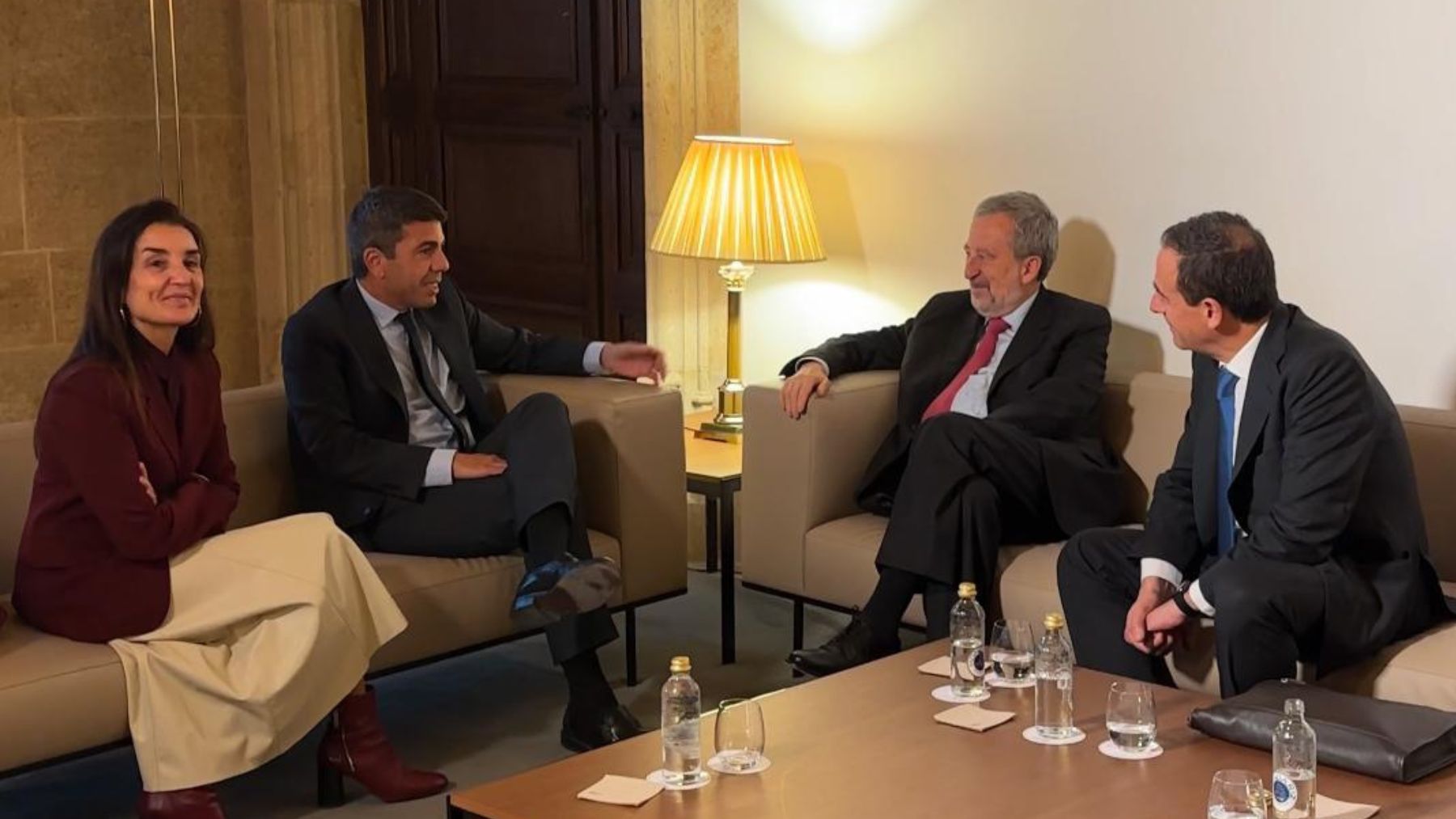 Mazón, con el presidente y el consejero delegado de CaixaBank y la consellera de Hacienda Ruth Merino.