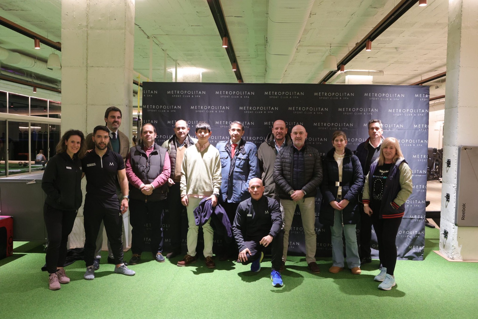 Encuentro de Metropolitan con costaleros.