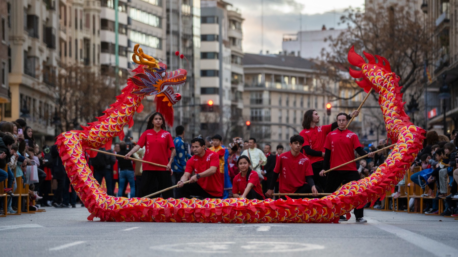 Cabalgata por el nuevo año chino. (EP)
