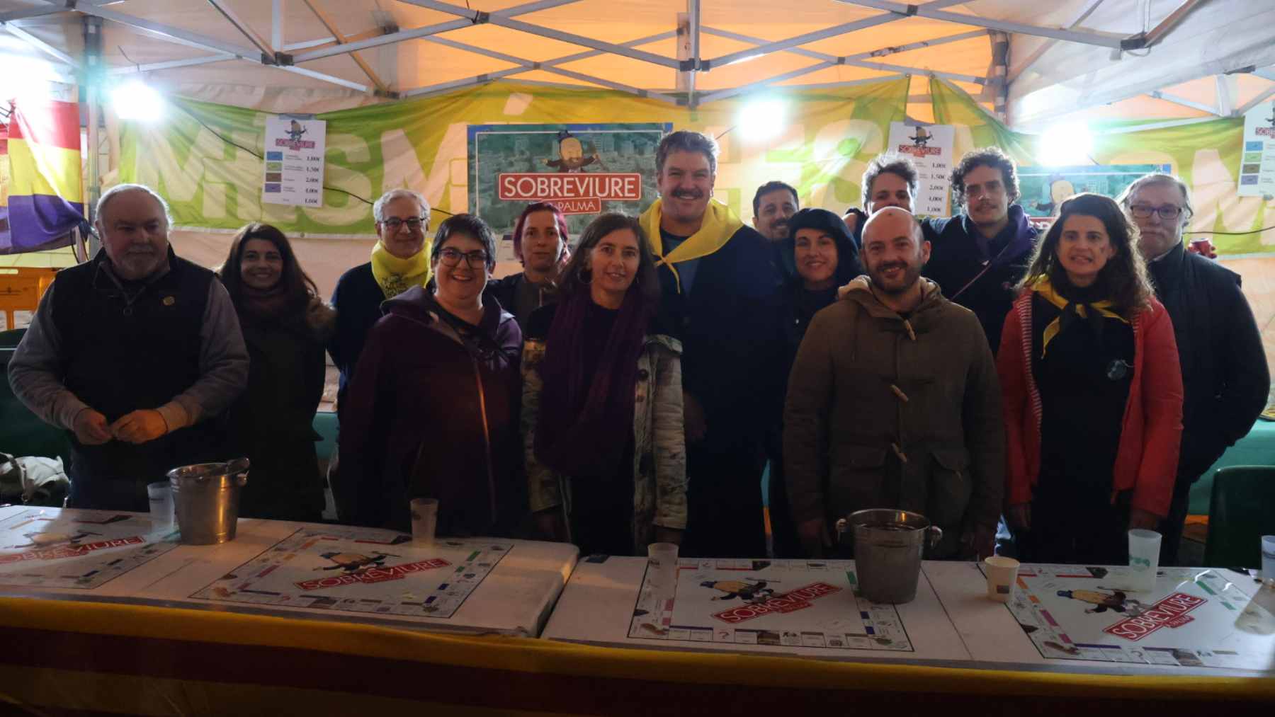 Foto de familia de la dirección de Més per Mallorca en la fiesta de la Revetla de Sant Sebastià.