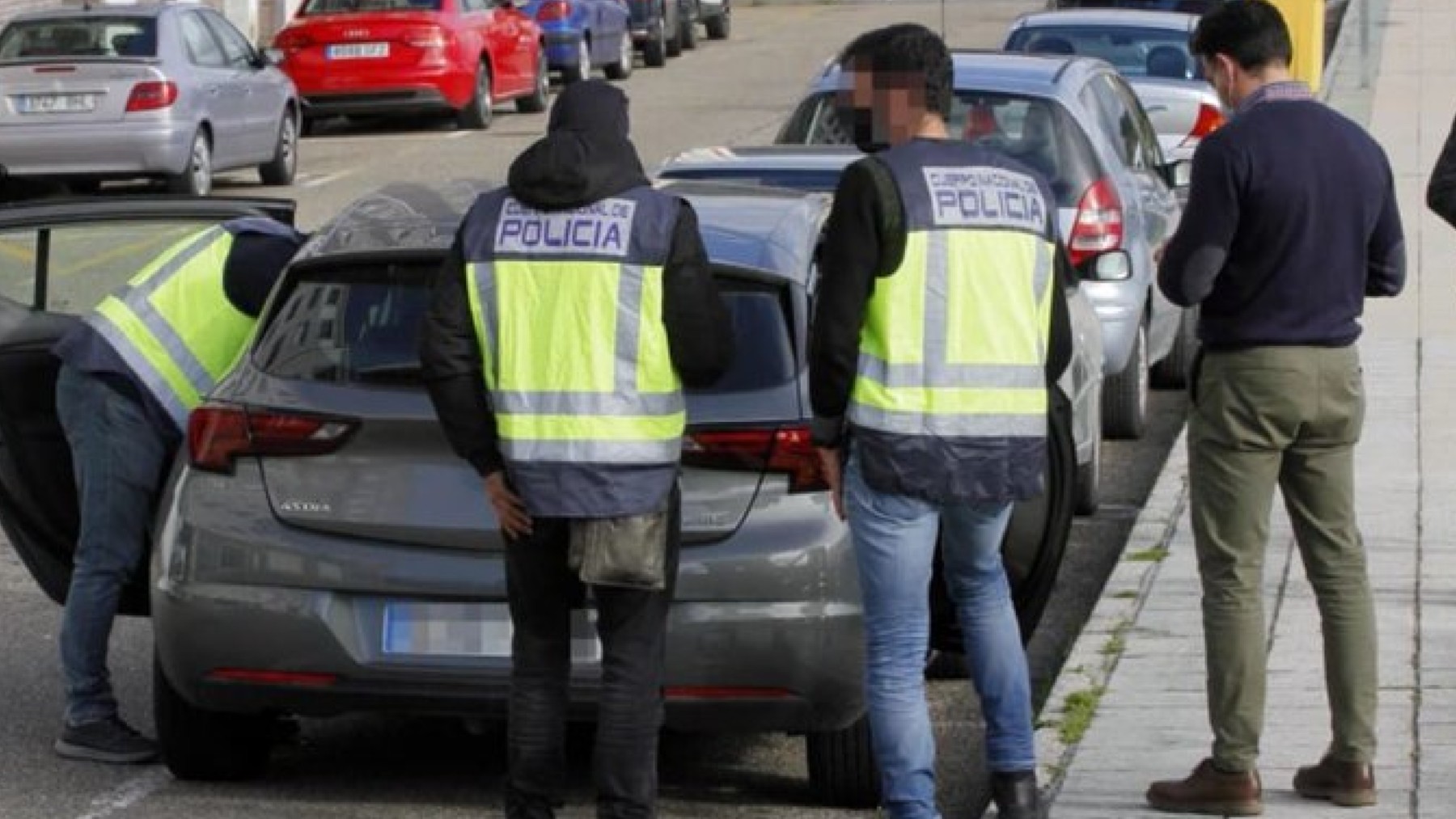 Agentes de la Udyco de Policía Nacional durante una intervención.