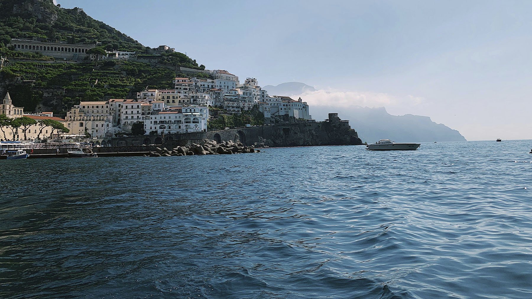 La costa de Amalfi en Italia y el mar Mediterráneo. Foto: Pexels.