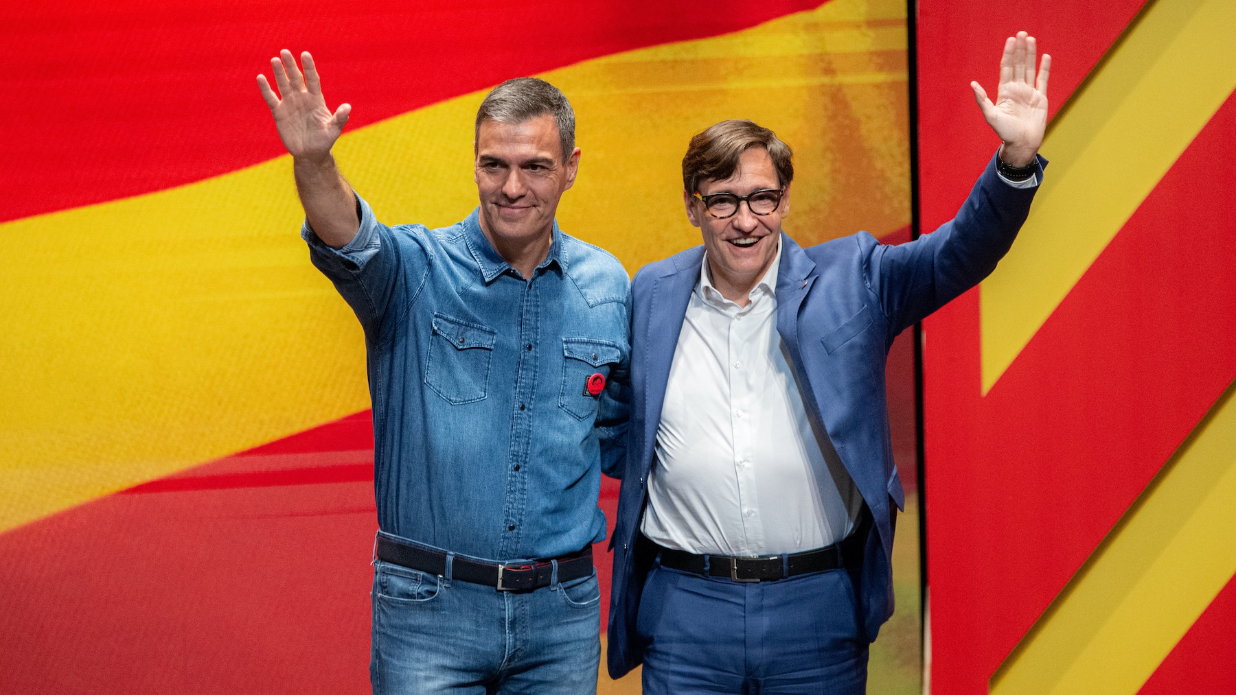 Pedro Sánchez y el presidente de la Generalitat, Salvador Illa. (Foto: EP)