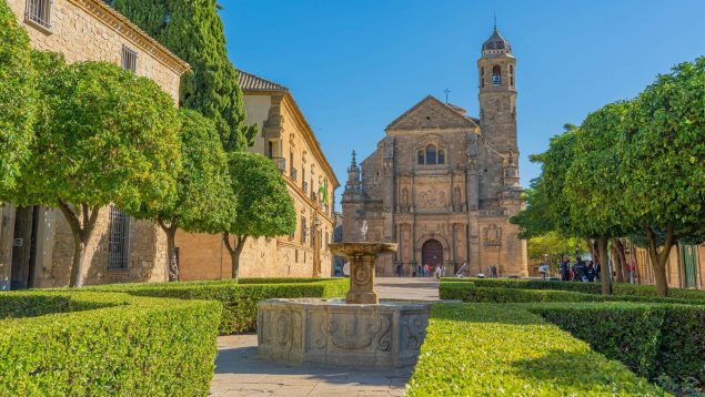 La plaza con mayor concentración de edificios históricos está en España, plaza con más edificios históricos de Europa, plaza Vázquez de Molina, edificios de la plaza Vázquez de Molina, por qué la plaza Vázquez de Molina es tan histórica.